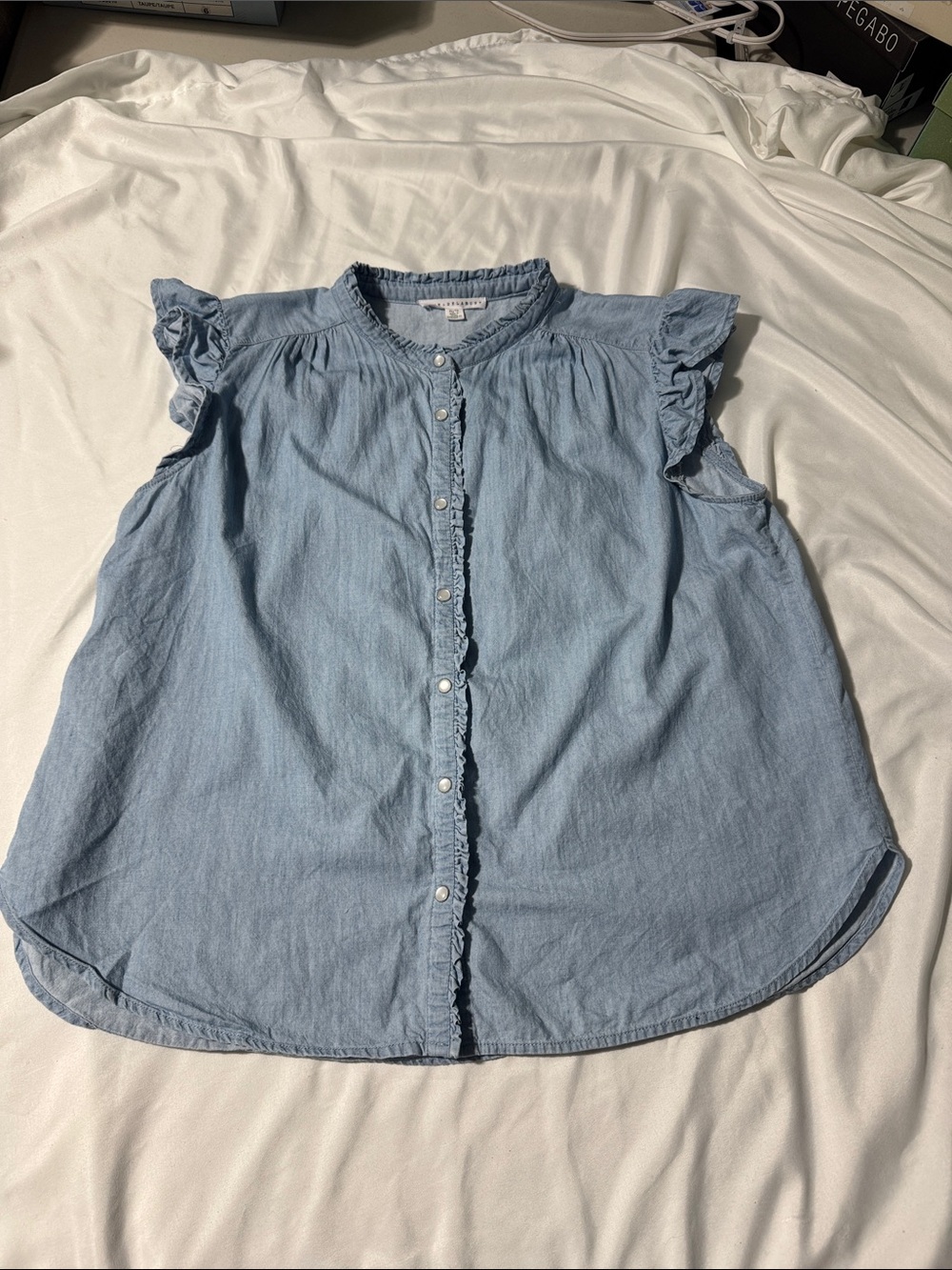 Jane + Delancey Ruffled Denim Button-Front Top – XL Coastal Cottagecore Chambray